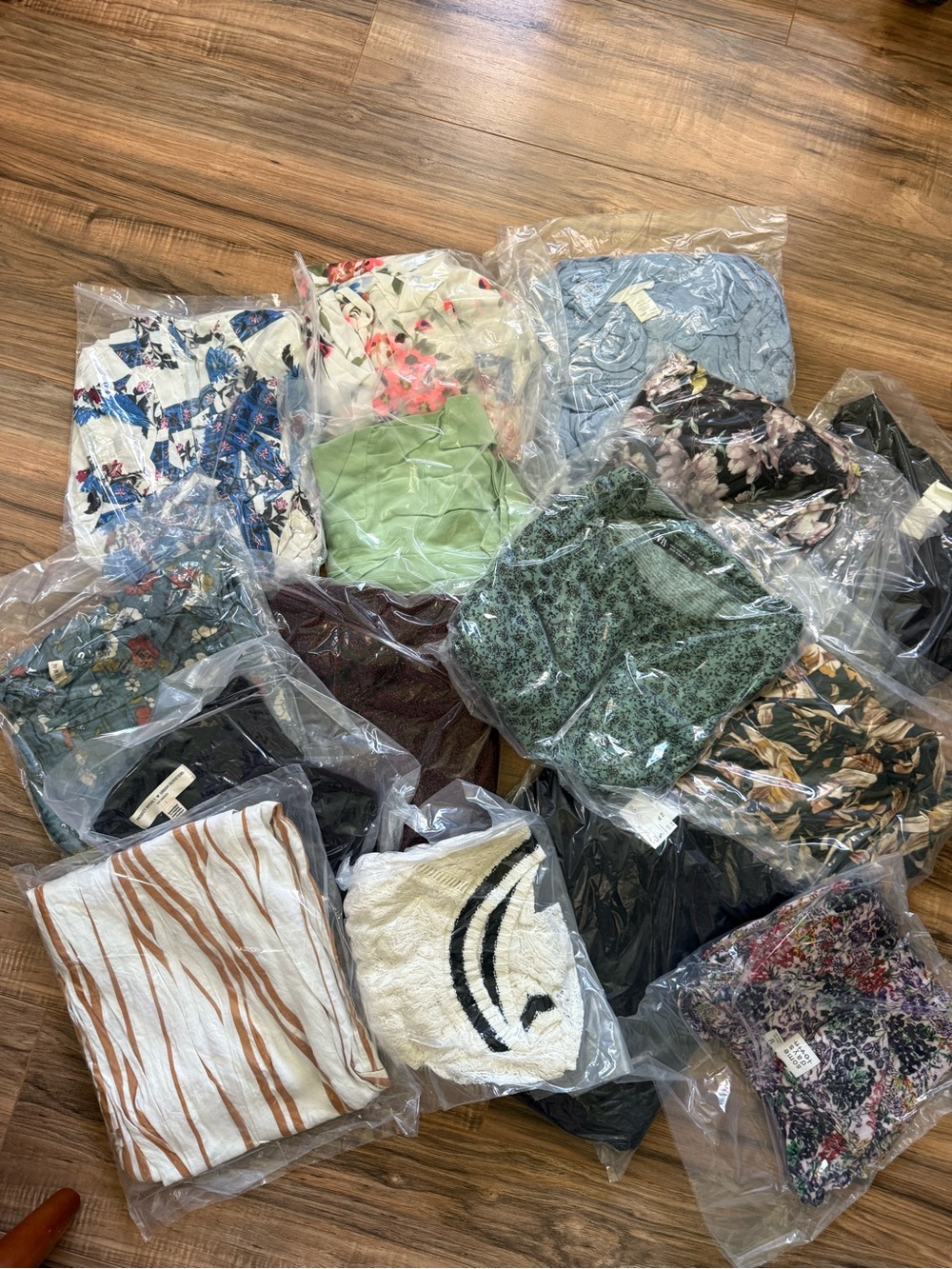 Reseller bundle of woman’s clothing - 15 items